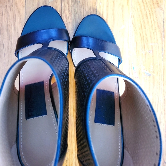 Authentic Salvatore Ferragamo Pacella Black Leather T-Strap Sandals Heels Sz 6B - Picture 7 of 15